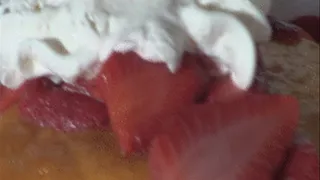 Strawberry Shortcake Chomp!