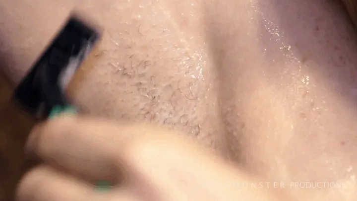 SLOPPY SHAVING : COUGAR SALLY SHAVES HER HAIRY ARMPITS : Close-Ups