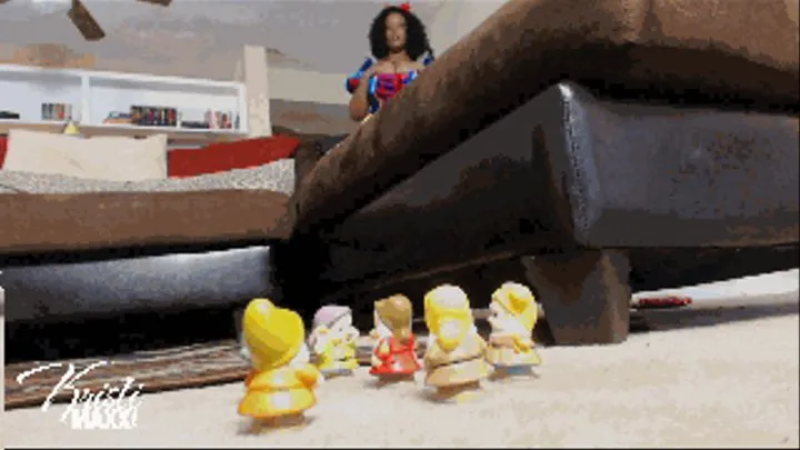 Giantess Ebony Snow White