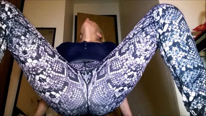 Sexy Farting In Snake Workout Leggings