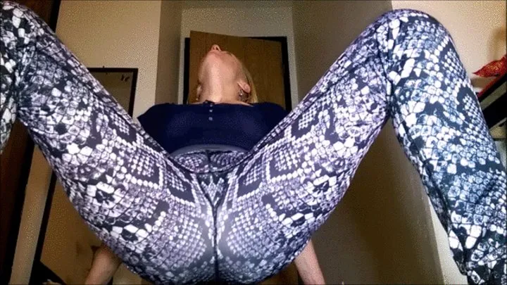 Sexy Farting In Snake Print Workout Leggings