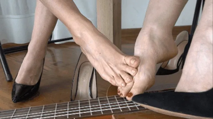 Sensual footsie guitar! ( FOOT PLAY )