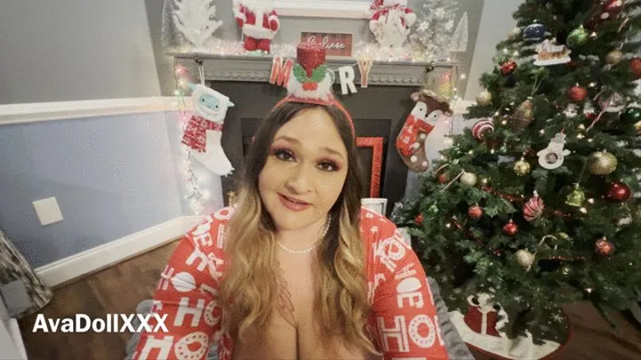 Naughty Thick MILF Mrs Claus Gives AMAZING Blowjob to her Favorite Elf