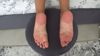 You can cum right on my bare feet aa