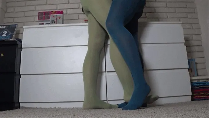 leg flirting in green pantyhose c