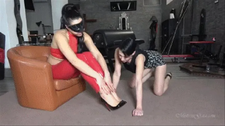 MISTRESS GAIA - PUSSY FOOT FUCKING