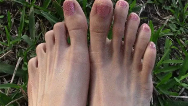 Outdoor pink glittery toes