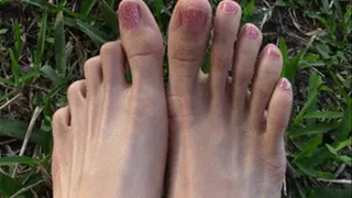 Outdoor pink glittery toes