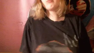 Bouncing boobs in baggy t-shirt