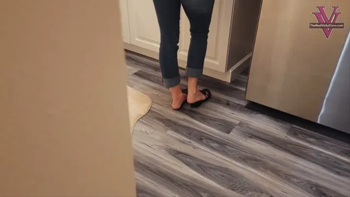 Vicky scrunching soles on the floor gets you hard