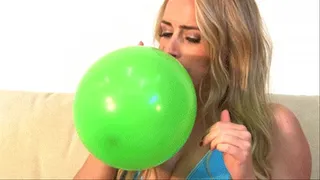 Bikini Holly gets Evil with Balloons! (WMV )