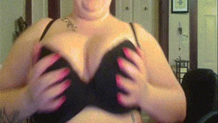 Trying On Bras & Bouncing Boobs