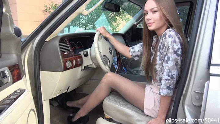 Naomi Swann Car Trouble Footjob Compromise