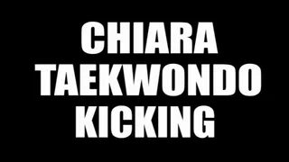 Chiara taekwondo kicking