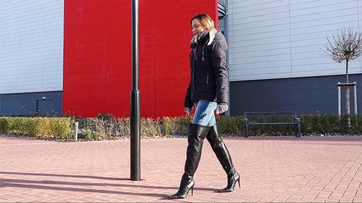 befne Kristiena in black leather boots