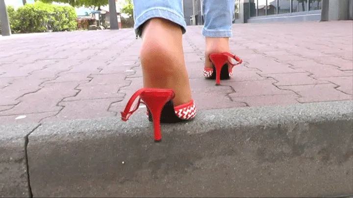 najne ManueIa in red high heels