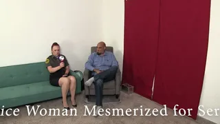 Mesmerized Police woman uses her mouth for service