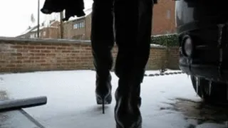 Nanalou Snow cleaning in boots