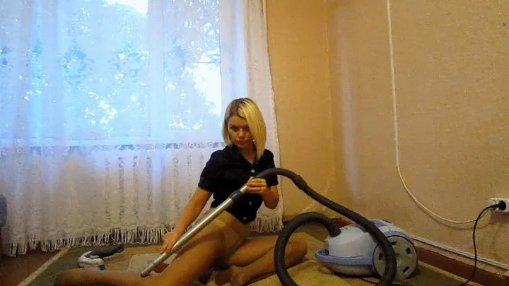 TO VACUUM FEET IN STOCKINGS