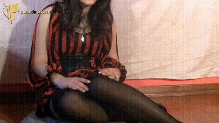 Cute babe Laura in Pirate costume showing her bare feet