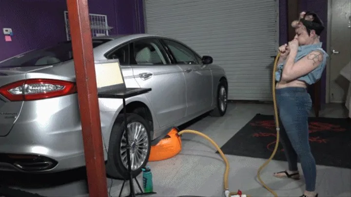 Zonah Attempts to Lift a 3700-Pound Car With Her Breath