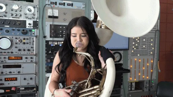 Reina Ryder Tries Out the Sousaphone