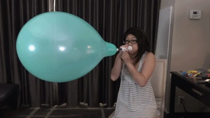 Little Mina Tests 14" Balloons From Three Different Manufacturers