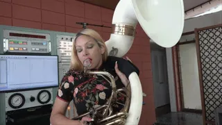 Summer Tries Out the Sousaphone