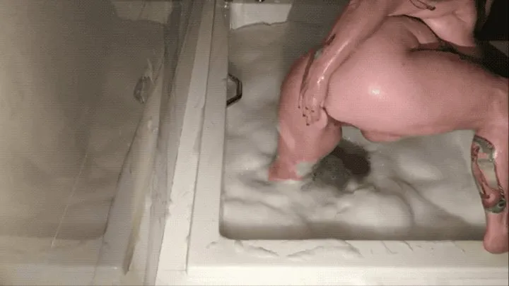 Dildo Fuck In A Bubble Bath!