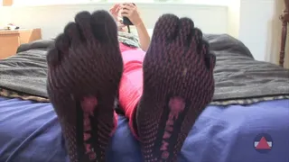 Toe socks make her uncontrol her urges