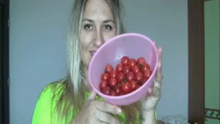 Swallowing of sweet cherry and tomatoes. ORDER