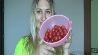 Swallowing of sweet cherry and tomatoes. ORDER...