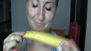 Huge pieces of banana in a strong throat..