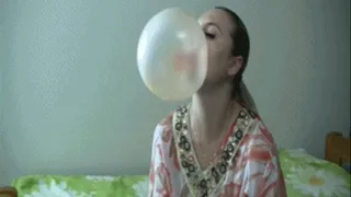 I love huge bubbles (video is 23 minutes old).