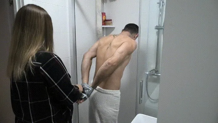 Slave in the bathroom on his knees ORDER d