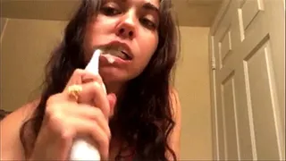Toothbrushing Peko Lux Drips Saliva