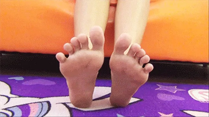 Only Look at Peko Lux's Feet