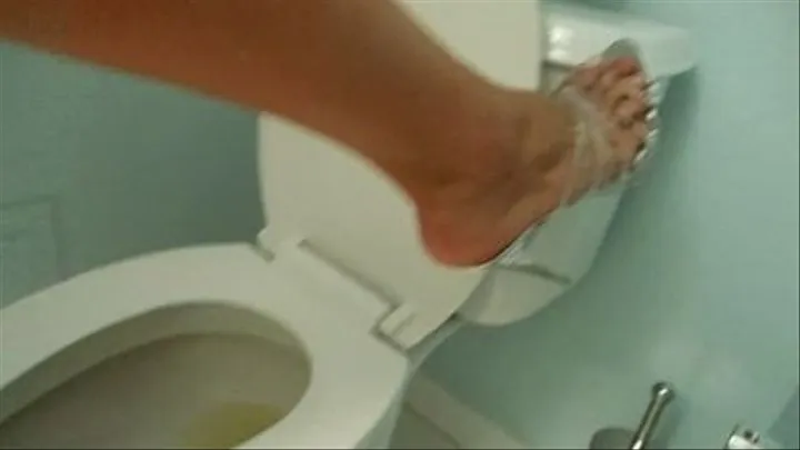 PEEPING PERVERT PISS DATE WITH FEET