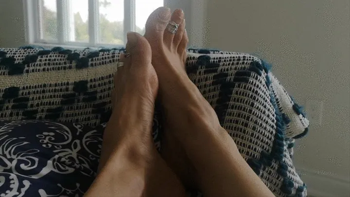 NAKED DOMINATING COUNTRY FEET by Goddess Bianca