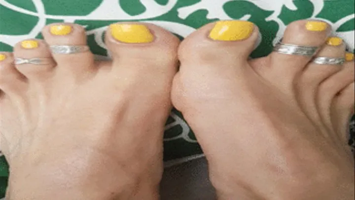 A FRESH YELLOW SPRING FOOT TEASE TO BLOW YOUR MIND!!!! by Goddess Bianca