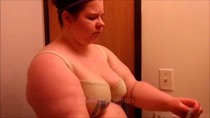 BBW Face Scrub in Plaid Bra