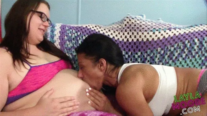 Pregnant Belly Button Worship with Layla Moore and Alexis Rain