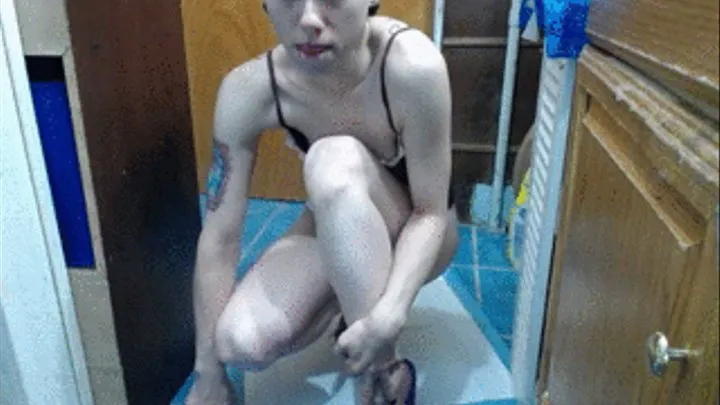 Newest floor squat pee and panty