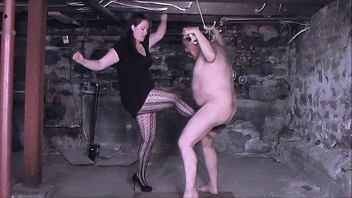 Ballbusting in the cave (Chelsey)