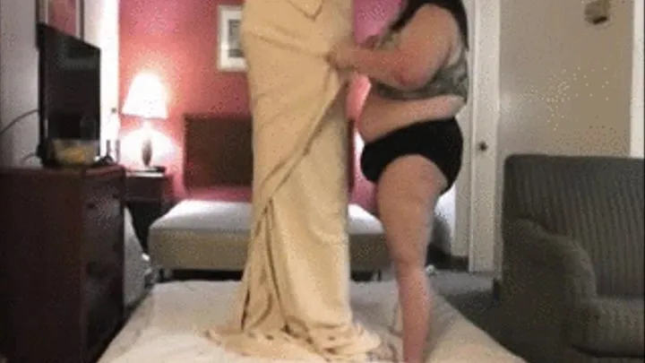 BigmommaKat & Honey Play on the Mattress