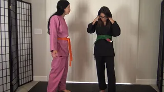 MARIA & DAVA KARATE FOOT GRINDING TO GET STRONG FEET
