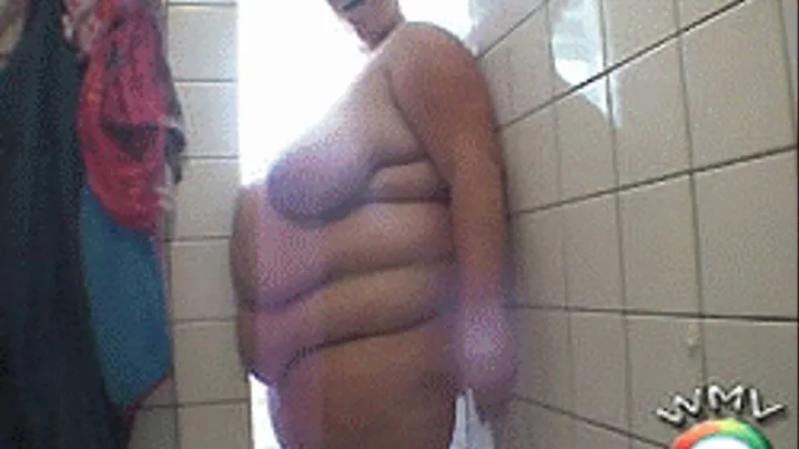 Too fat! I cant get into the shower!!!