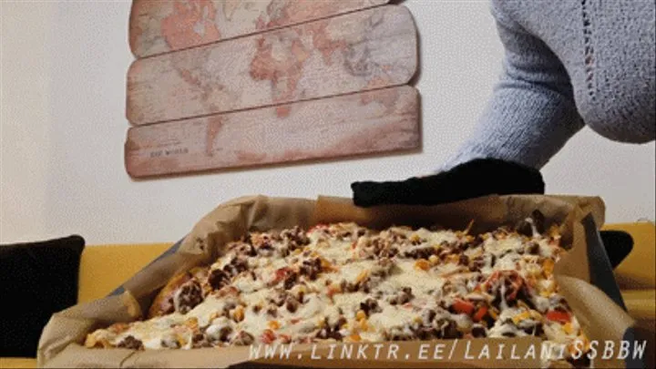 Stuffing a whole baking tray with loaded Nachos