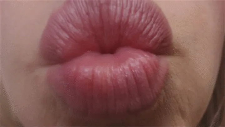 Puckered Nude Lips