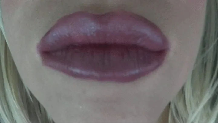 Mauve Lips Pucker